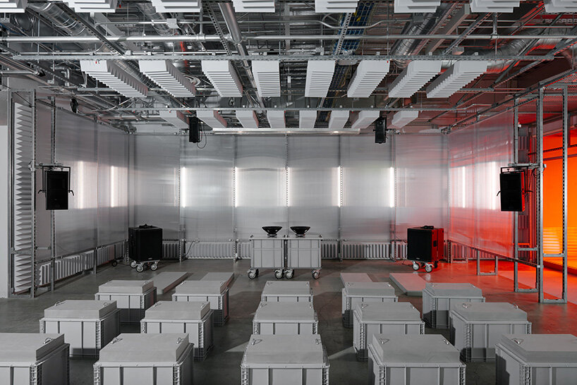 metallic ceiling tops fully reconfigurable venue by T+E+A+M. and stock-a-studio in the US post thumbnail image